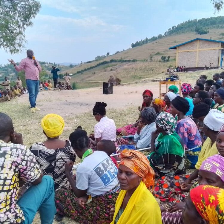 Abaturage ba Karama mu nama batangiyemo ubuhamya bw’uburyo bazimo Biguma