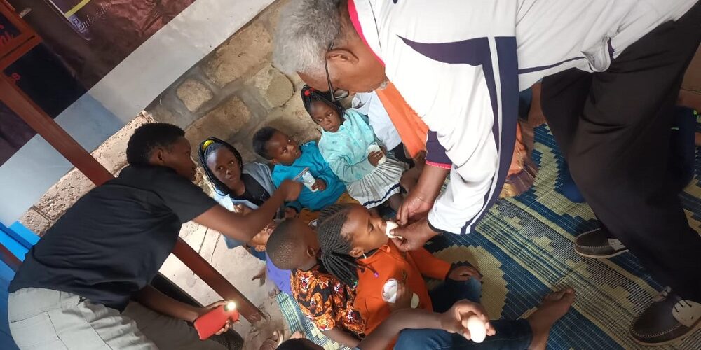 Ku Muganura abana bahawe amafunguro arimo amagi