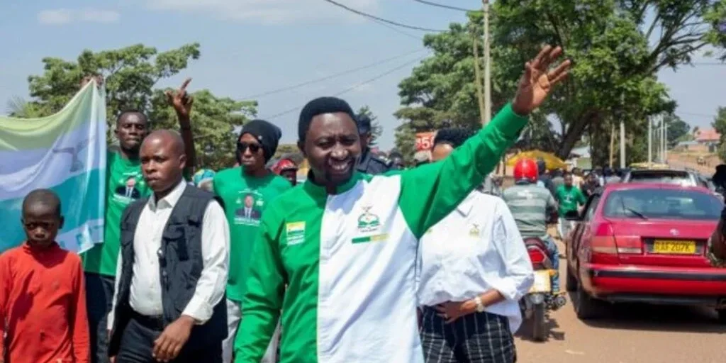 Habineza yasezeranyije Abanyarusizi ishuri ryo gutwara ubwato