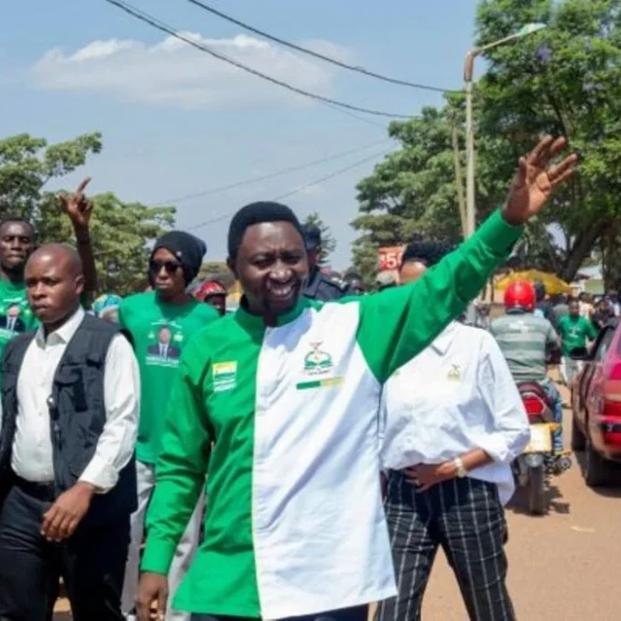 Habineza yasezeranyije Abanyarusizi ishuri ryo gutwara ubwato
