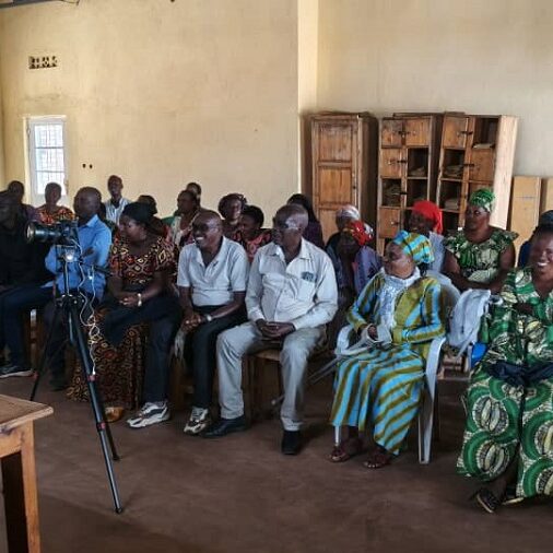 Bamwe mu barokokeye i Tumba ubwo baganiraga n’itangazamakuru