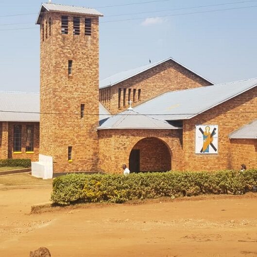 Paroisse Nyumba aho Rwamucyo ashinjwa gutaba imirambo y’abatutsi yifashishije Kateripilari